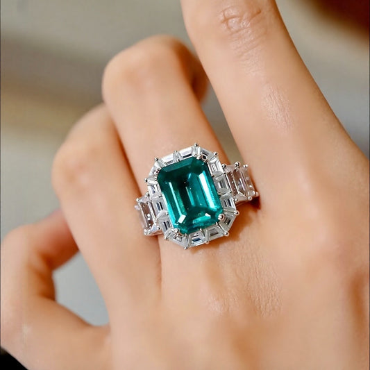 Fenelle 4ct lab-grown emerald ring with baguette diamond halo in vintage-inspired design


1/2








