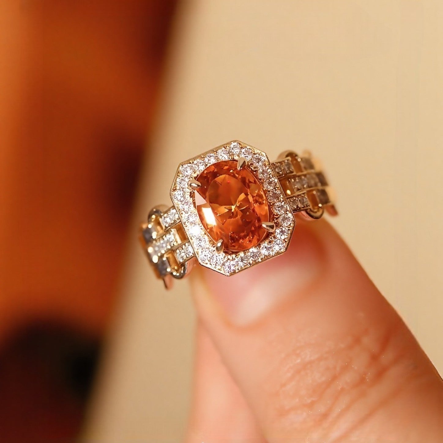 Gold ring with 2ct natural Fanta garnet and diamond halo detailing


2/2









