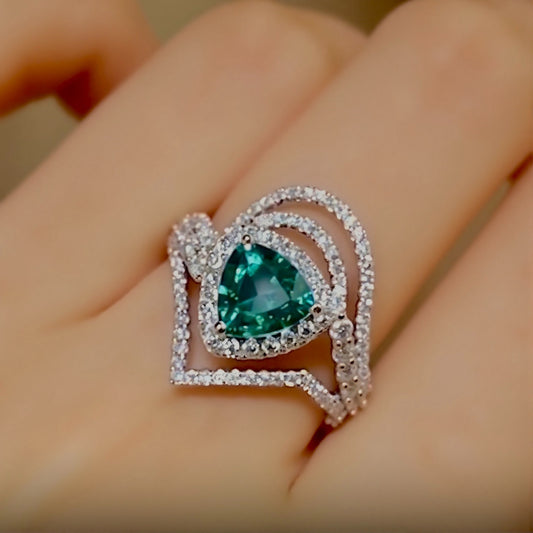 Discover the Elarin ring featuring a 2ct lab-grown paraiba in trillion cut with diamond drape halo—bold, modern, and radiant.

