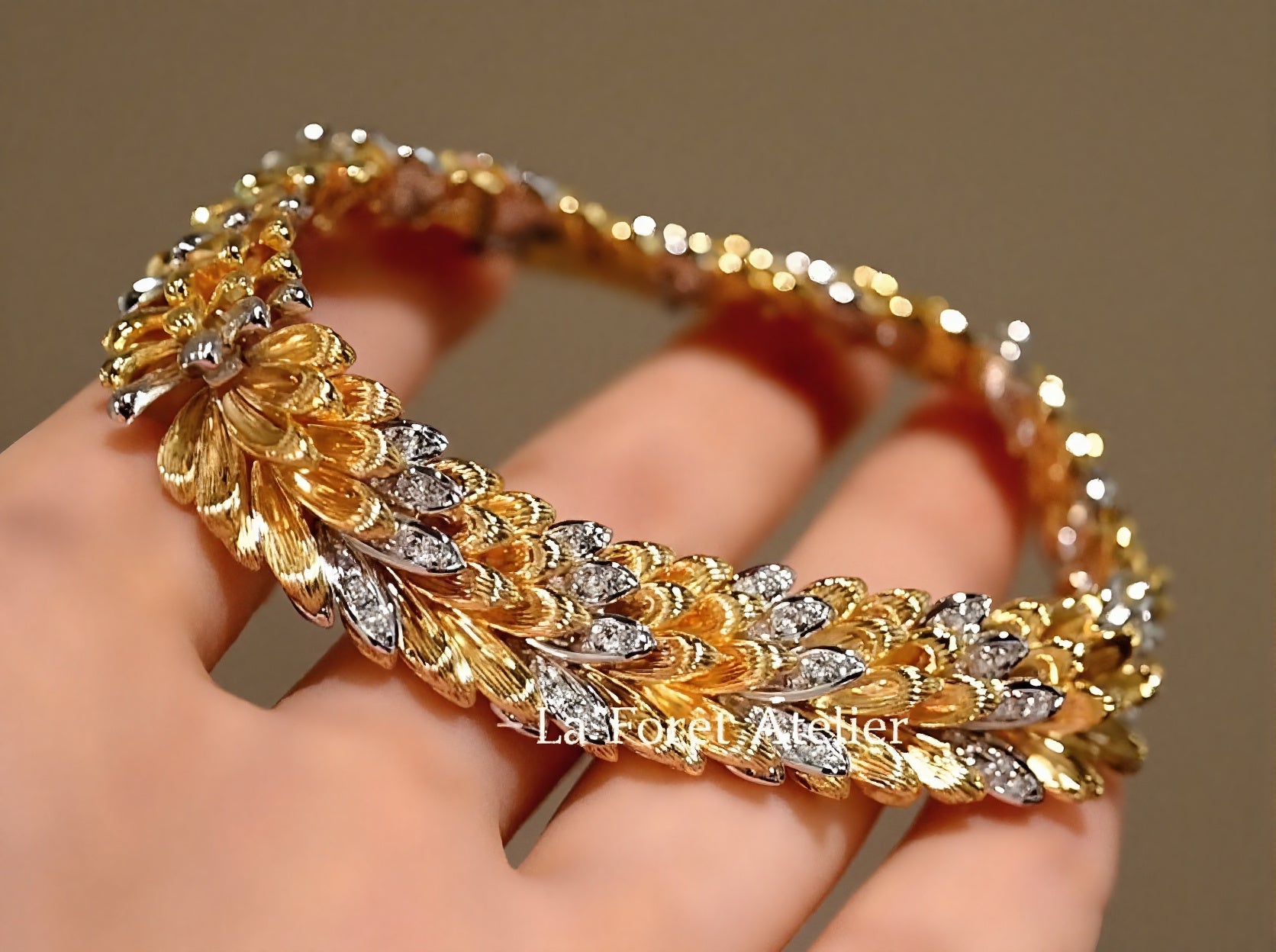 Palomae bracelet with sculpted 18K gold leaves and pavé diamond accents – botanical-inspired luxury fine jewelry

