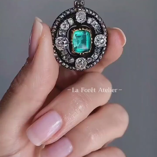 Oval halo emerald pendant in antique setting

