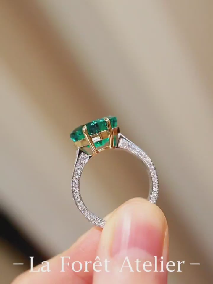 Emara heart-shaped lab emerald ring with pavé diamond band








