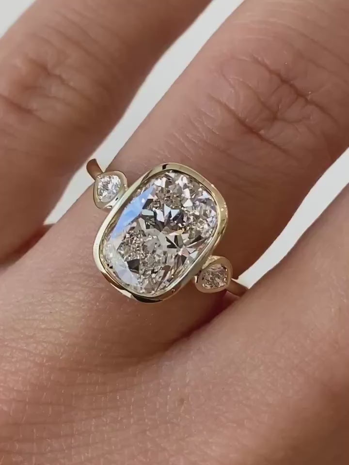 Ariavelle - Three Stone Bezel Set Diamond Ring | La Forêt