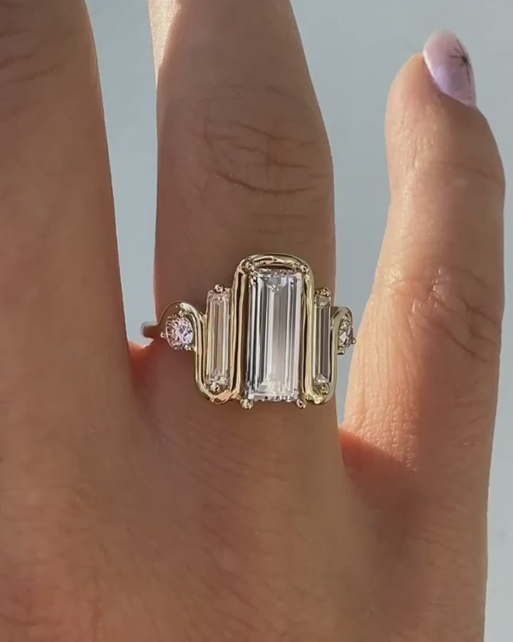 Valerine - Elegant Diamond Ring | La Forêt