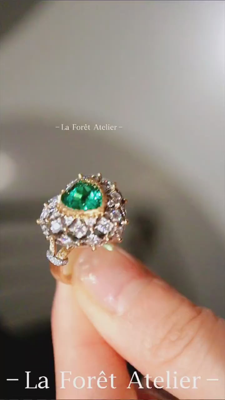 Vintage-inspired emerald and diamond cocktail ring

