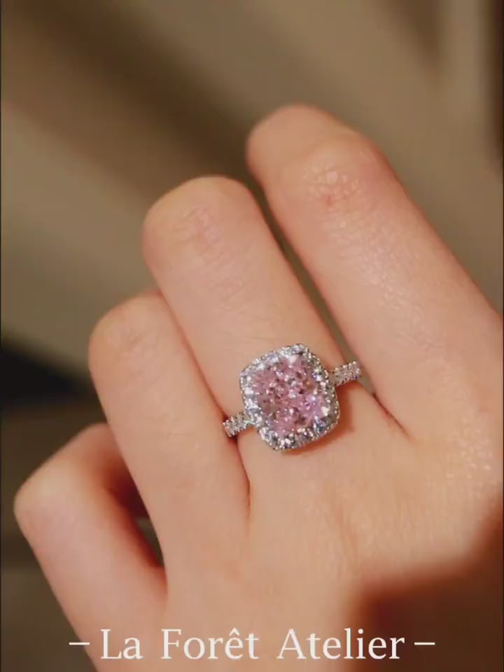 Mireya ring with 2ct cushion-cut lab diamond in halo setting








