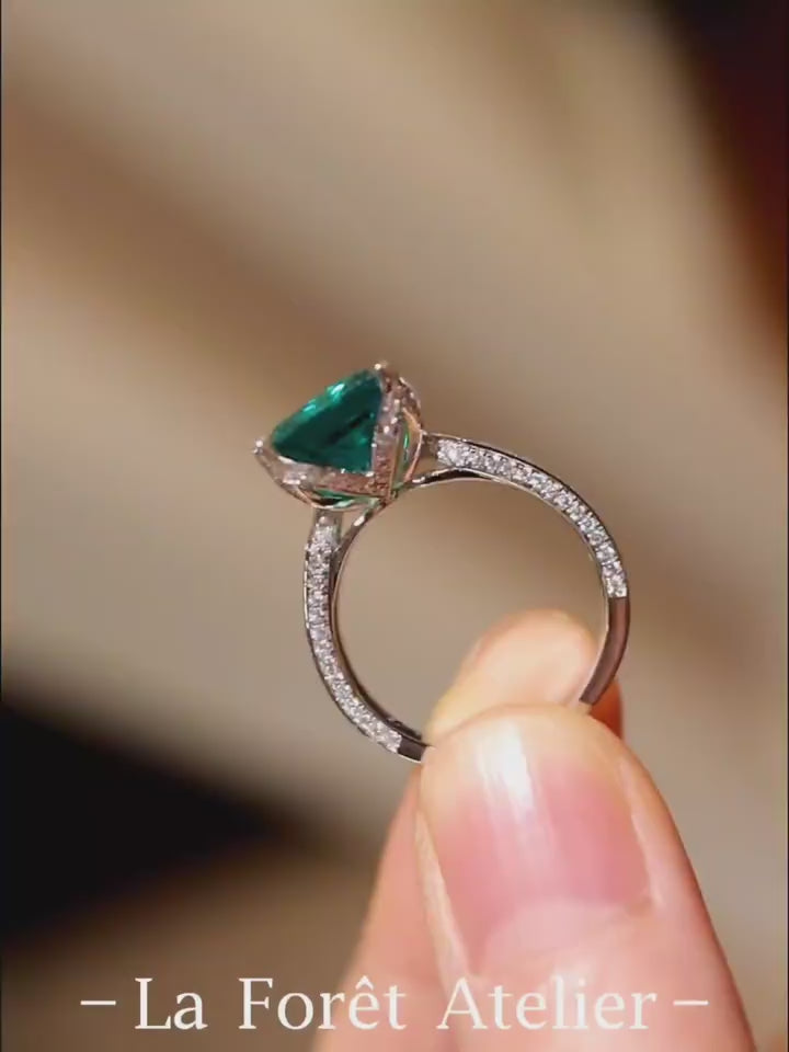 Kaelis 4ct emerald-cut lab grown emerald ring with pavé diamond open band








