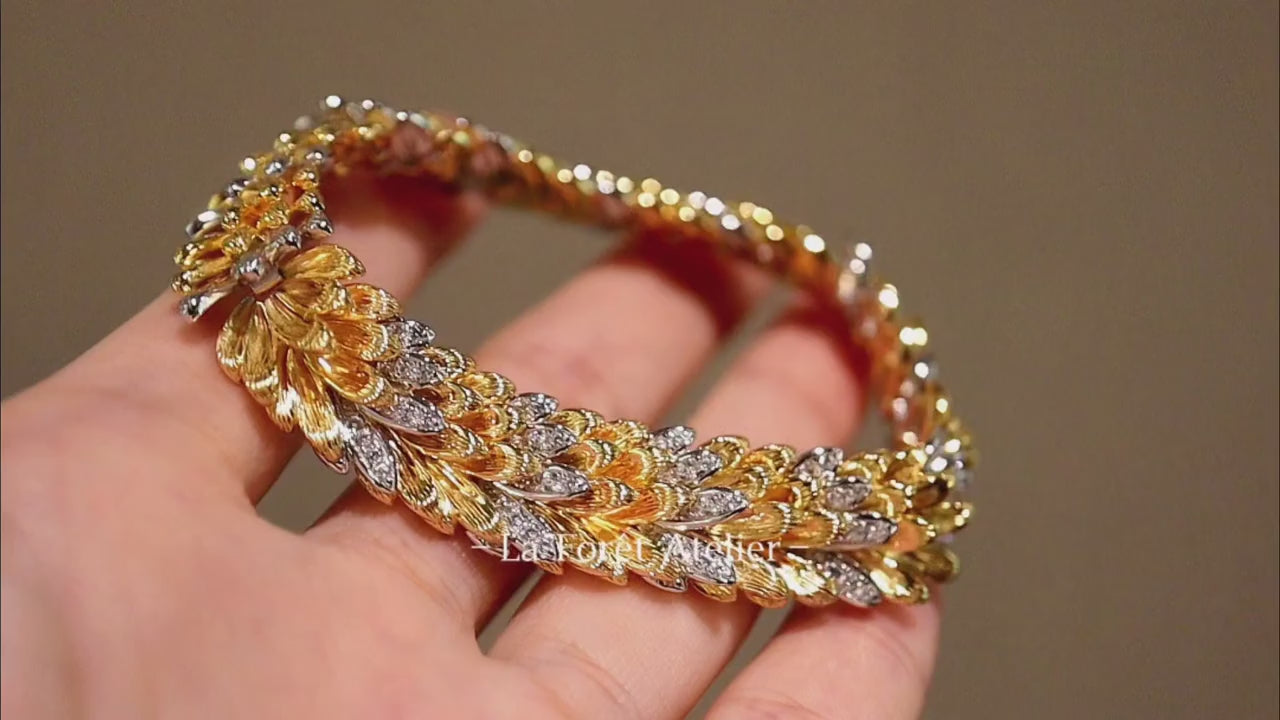 Palomae bracelet with sculpted 18K gold leaves and pavé diamond accents – botanical-inspired luxury fine jewelry

