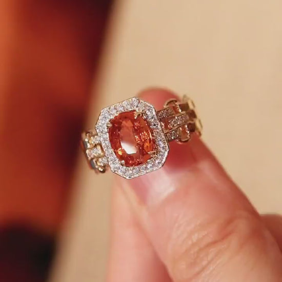 Gold ring with 2ct natural Fanta garnet and diamond halo detailing


2/2









